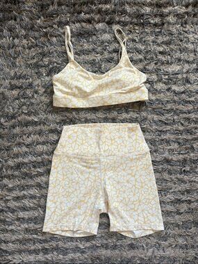 Wilo Yellow Floral Print Active Crop Bra and High-Waist Shorts Set Size M